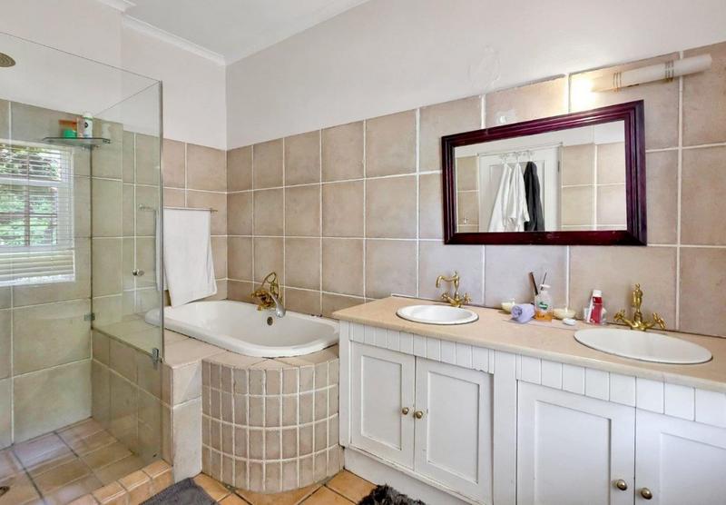 6 Bedroom Property for Sale in Hout Bay Western Cape